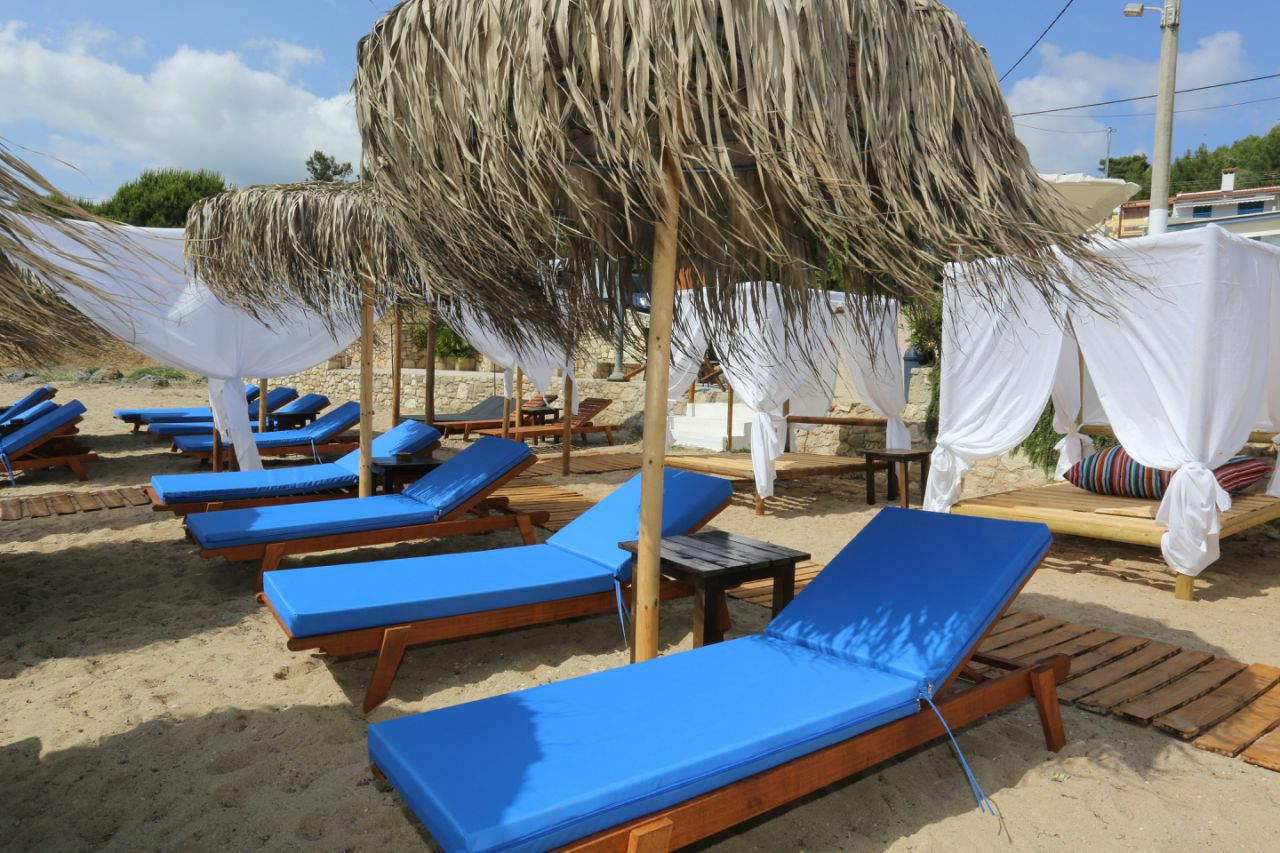 sunbeds maya beach bar